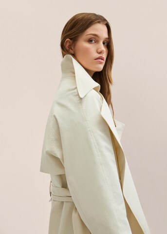 Manteau mi-saison MANGO en blanc