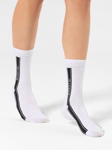 Chaussettes de sport ' Stripe Long Socks ' MOROTAI en blanc