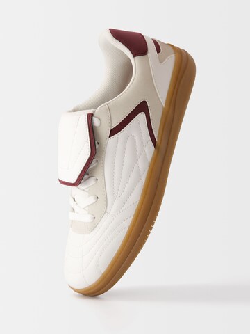 Sneaker bassa di Bershka in bianco