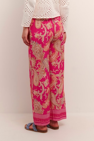 Cream Wide Leg Plissert bukse 'Alora' i rosa