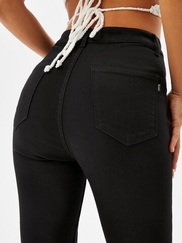 Bershka Skinny Broek in Zwart