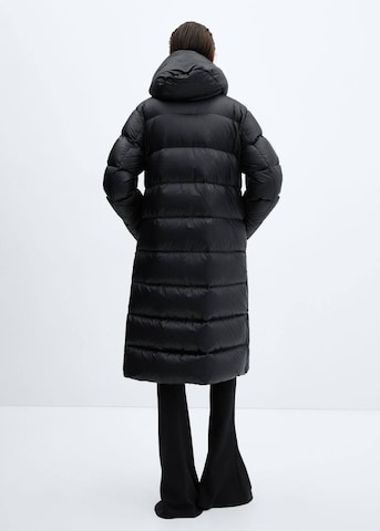 MANGO Płaszcz zimowy w kolorze czarny
