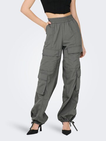 ONLY Tapered Cargo Pants in Grey: front