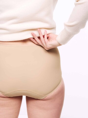 Slip di Marks & Spencer in beige