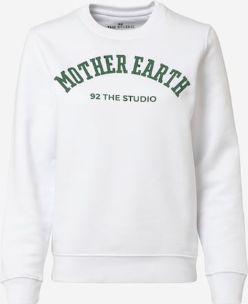 92 The Studio Sweatshirt 'Mother Earth' in White: front