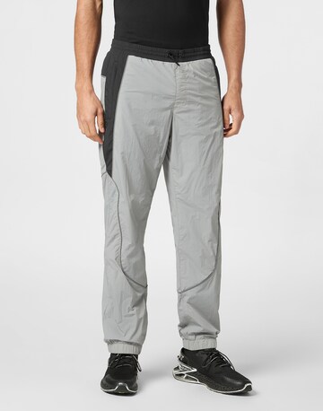 Plein Sport - Loosefit Calças em cinzento: frente