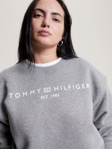 Tommy Hilfiger Curve Majica | siva barva