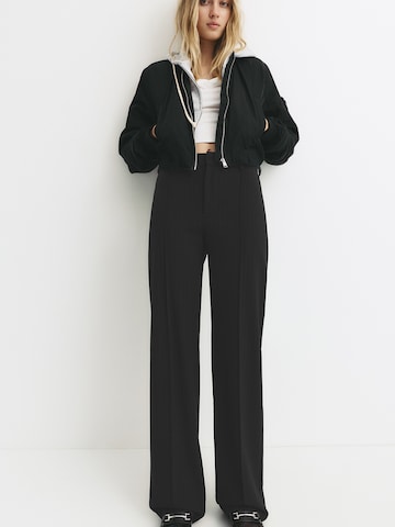 Pull&Bear Štandardný strih Nohavice - Čierna