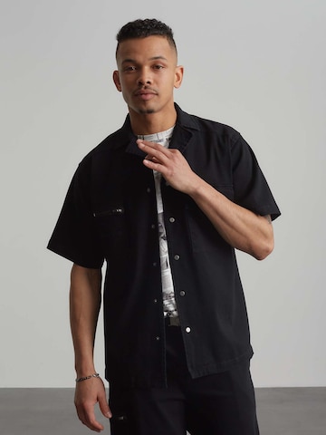 ABOUT YOU x Benny Cristo - Regular Fit Camisa 'Samir' em preto: frente