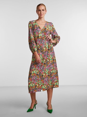 Y.A.S - Vestido 'FLOWER FIELD' en negro: frente