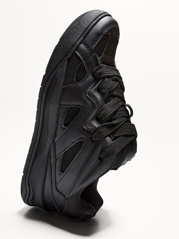 Bershka Sneaker low i sort