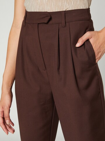 Loosefit Pantalon à pince Guido Maria Kretschmer Women en marron