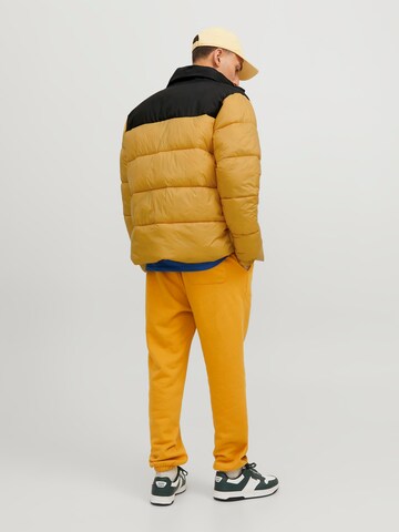 JACK & JONES - Chaqueta de invierno 'Toby' en amarillo