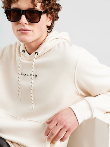JACK & JONES - Sweatshirt 'JJSKI' em cinzento