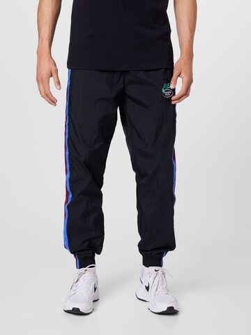 Nike Sportswear - Tapered Pantalón en negro: frente