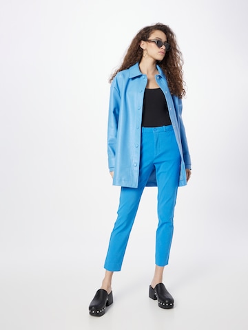 Coupe slim Pantalon chino 'SOLVEJ' Freequent en bleu