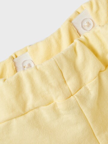 NAME IT Zúžený Kalhoty – žlutá