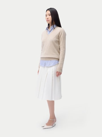 GOBI Cashmere Tröja 'Women's Essential Cashmere V-Neck Sweater' i vit