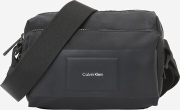 Calvin Klein Taška přes rameno – černá