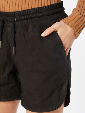 Maze Regular Pants in Black