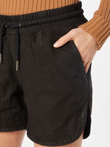 Maze Regular Trousers in Black