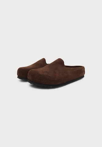BIRKENSTOCK Pantofle 'Amsterdam' – hnědá