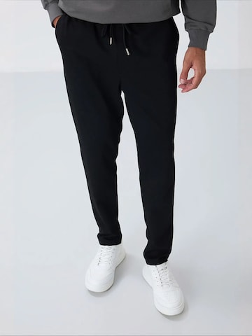 Tommy Life Tapered Workout Pants 'Jogginghose' in Black