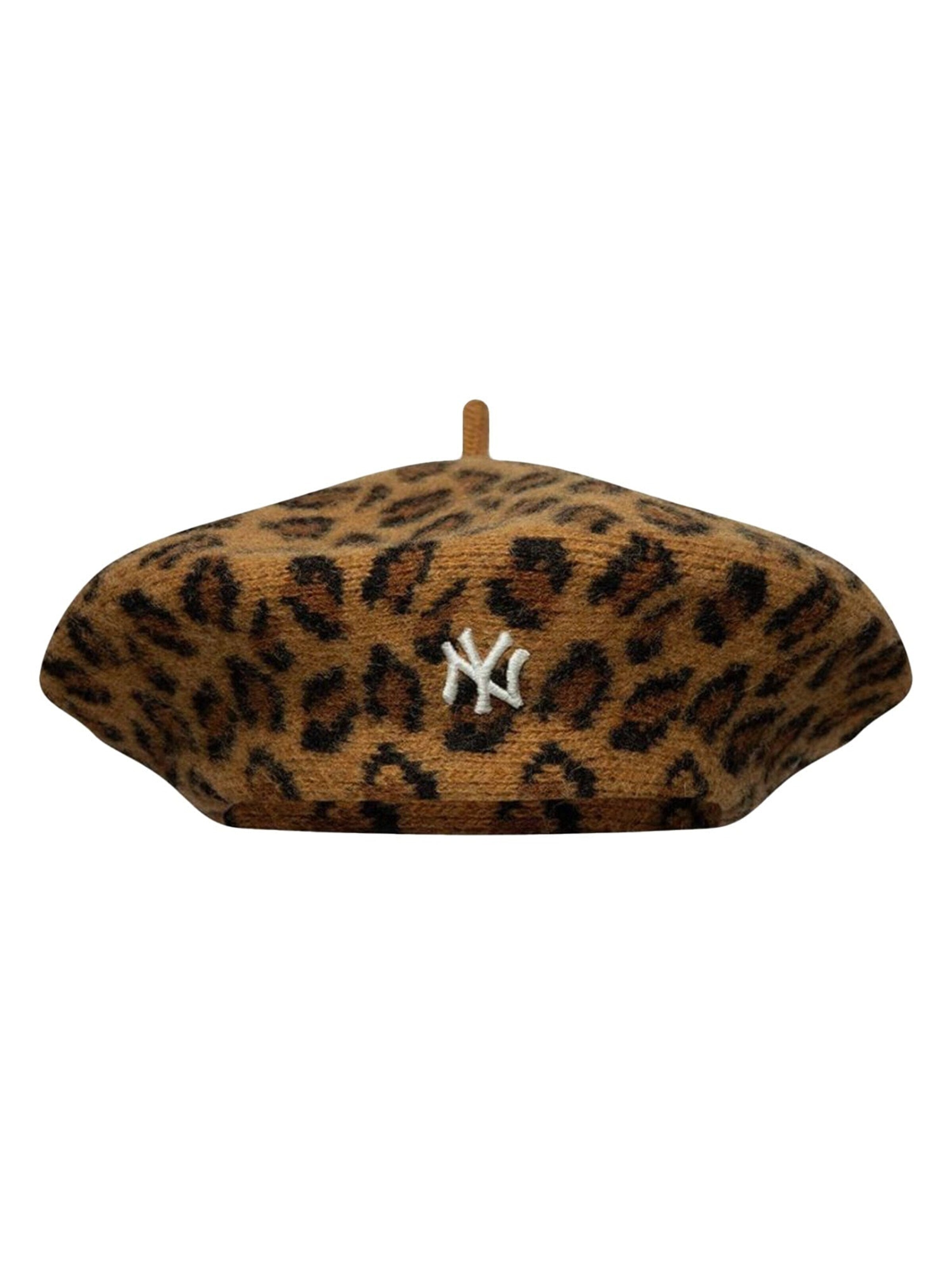 Chapeaux 'FEMALE LEOPARD BERET NEW YORK YANKEES STONE / BLACK' NEW ERA en beige