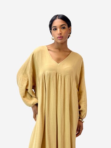 Elara Kleid in Beige