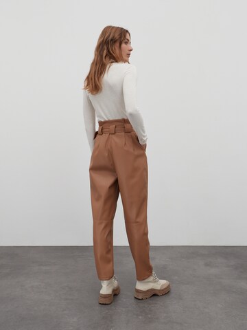 EDITED Loose fit Trousers with creases 'Margit' in Brown
