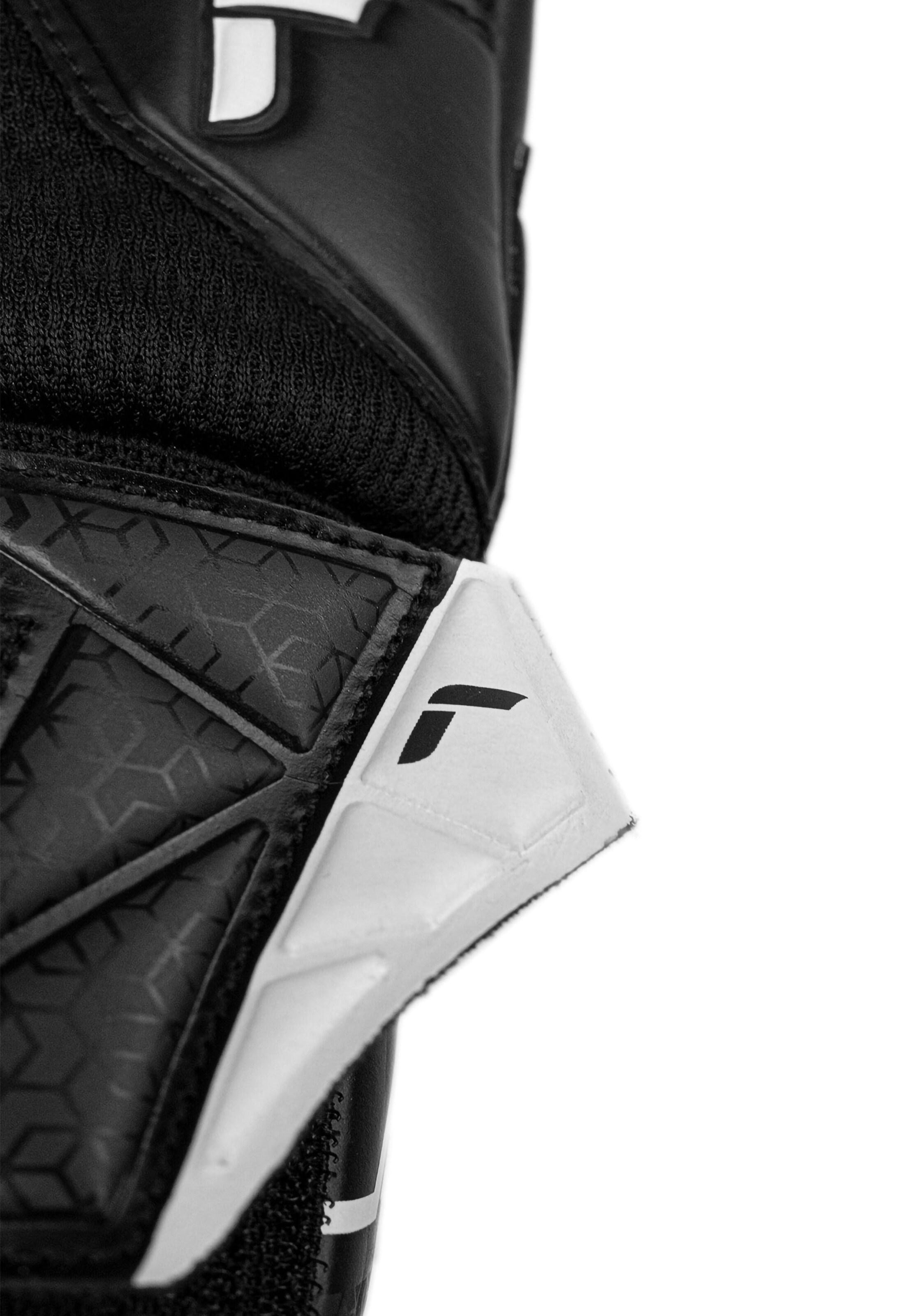 REUSCH Sporthandschoenen 'Attrakt Infinity NC' in Zwart