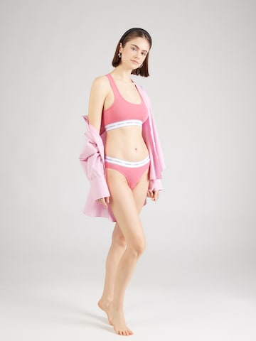 Slip 'CARRIE' de la GUESS pe roz