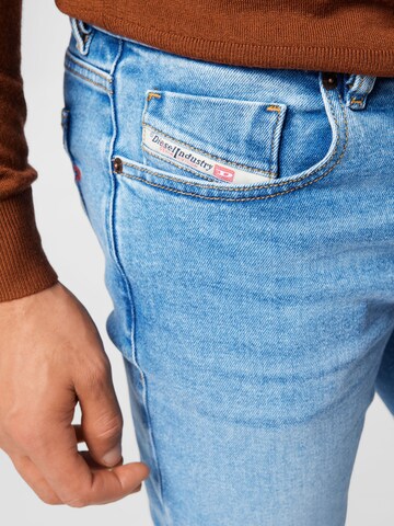 DIESEL Slimfit Jeans 'STRUKT' in Blau