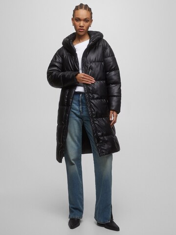 Pull&Bear Winter Coat in Black: front