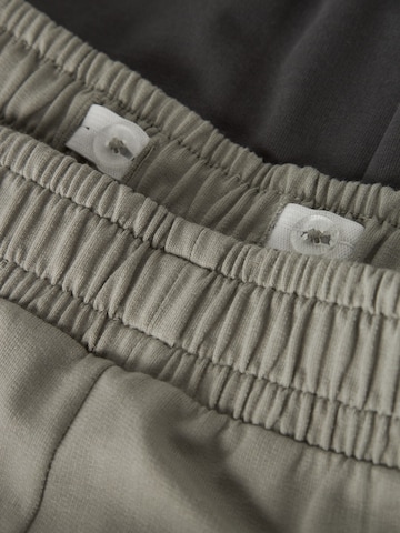 Regular Pantalon TWO SOON en gris