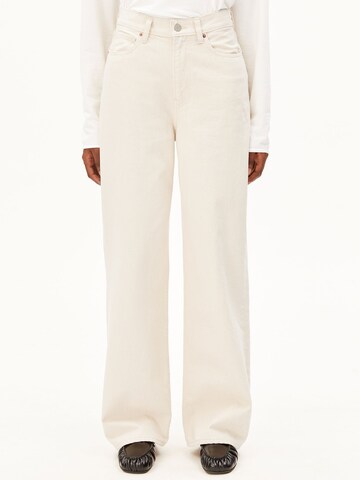ARMEDANGELS Wide leg Jeans 'Enijaa' in Beige: voorkant