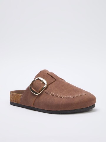 Trendyol Pantolette i brun: framsida
