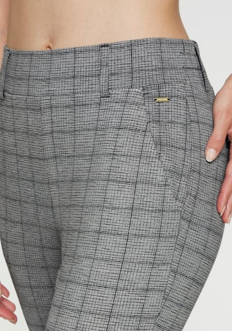 Regular Pantaloni de la LASCANA pe gri