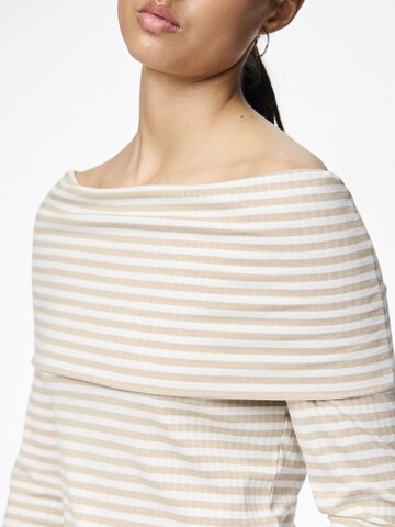 T-shirt 'LAYA' PIECES en beige