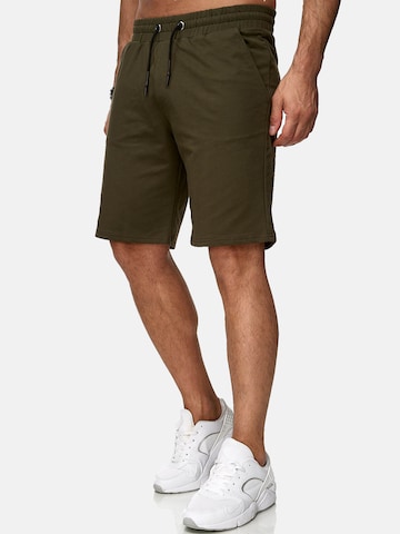 Reslad Regular Hose 'Shorts Basic Sweathose' in Grün