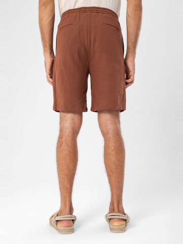 Antioch Regular Shorts in Braun
