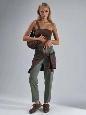 Hiccup Regular Pants in Green