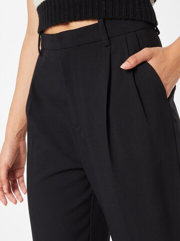 regular Pantaloni con pieghe 'Tyra' di Lindex in nero