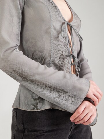 WEEKDAY Blouse 'Scorpio' in Grijs