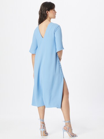 Robe Warehouse en bleu