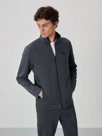 Tommy Life Loungewear in Grey