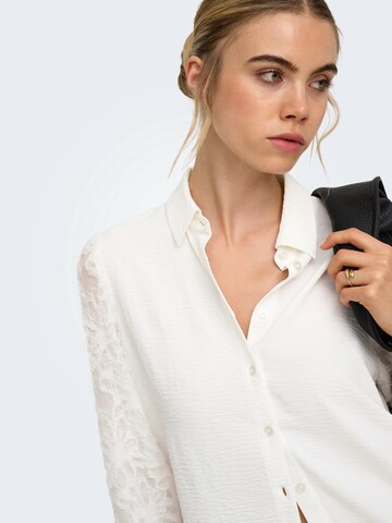 Bluză 'ONLMETTE' de la ONLY pe alb