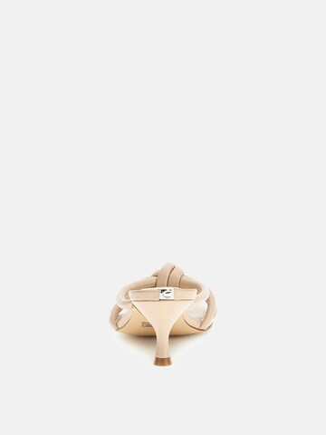 GUESS Pantolette 'GARISA' in Beige