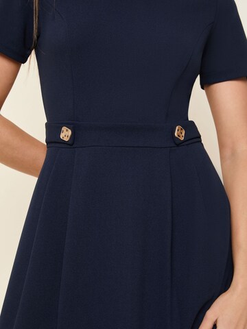 Friends Like These Рокля в синьо