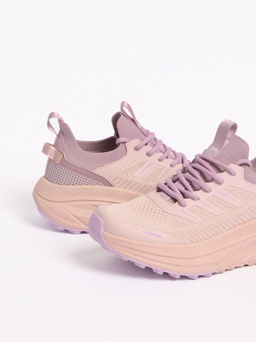 Friends Like These Низкие кроссовки 'Athleisure' в Лиловый